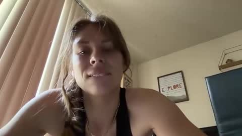 Snapshot of peachydesire chatting on 05/26/26, 03:52 peachydesire online show from 05/26/26, 03:52