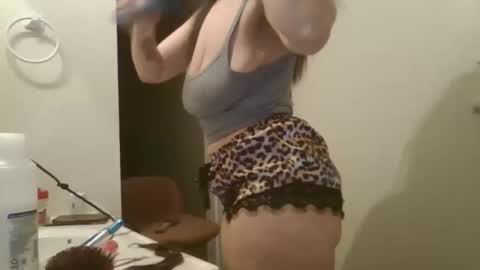 Snapshot of peachyhoneydrip chatting on 05/10/26, 02:06 peachyhoneydrip online show from 05/10/26, 02:06