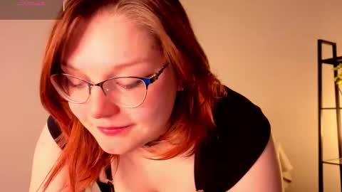 Snapshot of peachymochi chatting on 02/17/26, 10:16 Seraphina online show from 02/17/26, 10:16