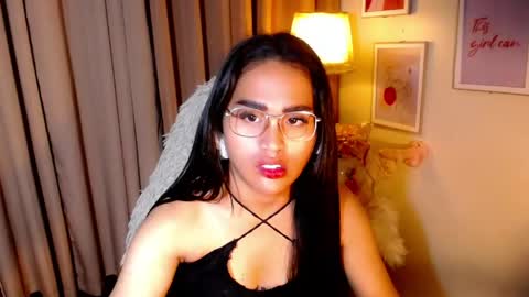 Snapshot of peakaboo_xx chatting on 05/19/26, 01:56 Angel Creamdensada online show from 05/19/26, 01:56