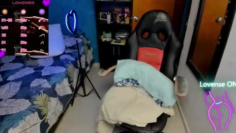 Tangerine Penaut online show from 10/24/25, 01:57