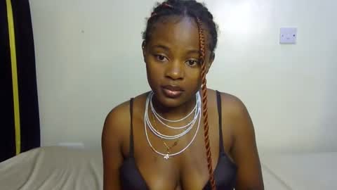 Snapshot of pearl_velvet chatting on 11/19/25, 03:06 vel online show from 11/19/25, 03:06