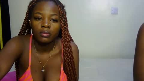 Snapshot of pearl_velvet chatting on 11/23/25, 03:28 vel online show from 11/23/25, 03:28