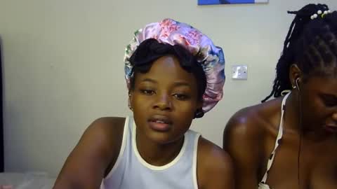 Snapshot of pearl_velvet chatting on 11/29/25, 08:01 vel online show from 11/29/25, 08:01