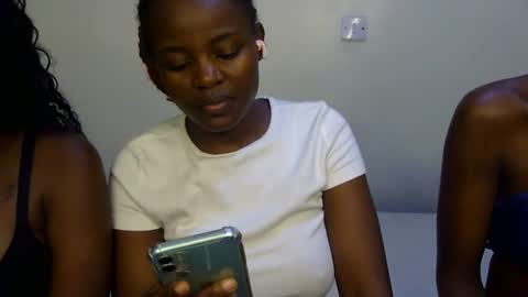 Snapshot of pearl_velvet chatting on 12/19/25, 06:26 vel online show from 12/19/25, 06:26