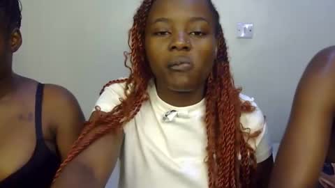 Snapshot of pearl_velvet chatting on 12/20/25, 06:37 vel online show from 12/20/25, 06:37