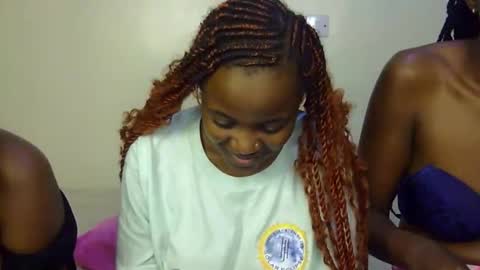 Snapshot of pearl_velvet chatting on 12/21/25, 07:21 vel online show from 12/21/25, 07:21