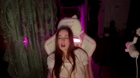 Snapshot of pearlprincess_ chatting on 04/22/26, 10:55 Adelina online show from 04/22/26, 10:55