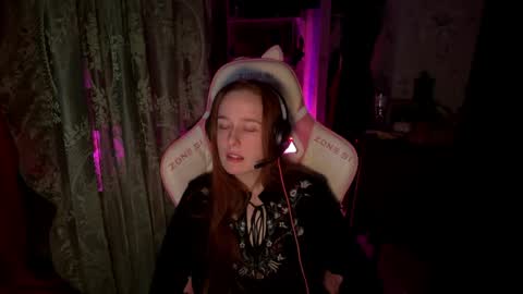 Snapshot of pearlprincess_ chatting on 04/28/26, 02:27 Adelina online show from 04/28/26, 02:27