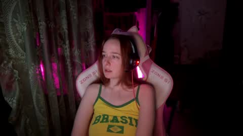 Snapshot of pearlprincess_ chatting on 05/01/26, 01:43 Adelina online show from 05/01/26, 01:43