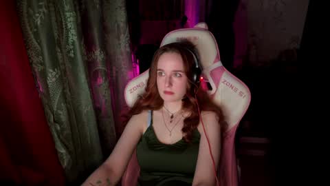 Snapshot of pearlprincess_ chatting on 05/10/26, 04:23 Adelina online show from 05/10/26, 04:23