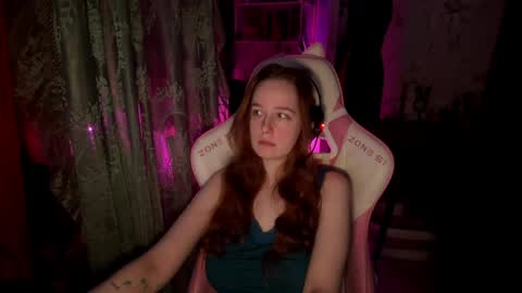 Snapshot of pearlprincess_ chatting on 05/11/26, 07:36 Adelina online show from 05/11/26, 07:36