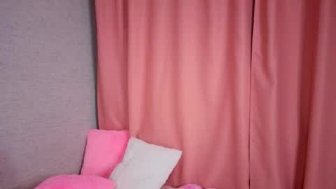 pearly_peach_ online show from 04/25/26, 06:05