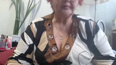 Snapshot of peggysoft chatting on 10/16/25, 11:00 PeggySoft online show from 10/16/25, 11:00