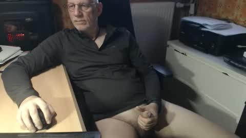 Pemue65 online show from 11/19/25, 07:52