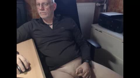 Pemue65 online show from 12/15/25, 08:18