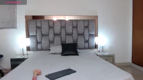 penelope_petit18 online show from 10/24/25, 07:27