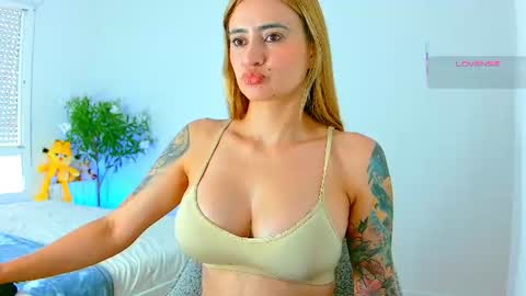 Snapshot of pennyy__ chatting on 06/28/26, 01:17 Hi Im Penelope better vibrations 1111 online show from 06/28/26, 01:17