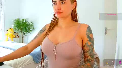 Snapshot of pennyy__ chatting on 07/14/26, 08:19 Hi Im Penelope better vibrations 1111 online show from 07/14/26, 08:19