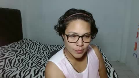 Snapshot of pepitt45 chatting on 01/12/25, 01:27 Megan online show from 01/12/25, 01:27