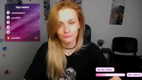 Mia online show from 11/25/25, 10:59