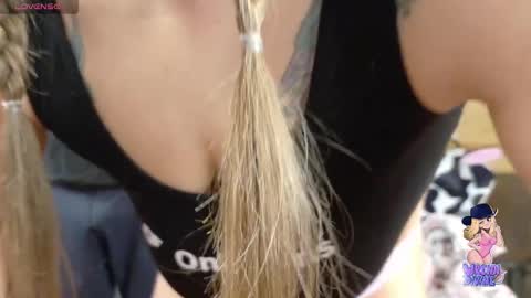 Snapshot of perfectly_imperfect_adventure chatting on 01/04/25, 04:22 Wrenn Divine online show from 01/04/25, 04:22