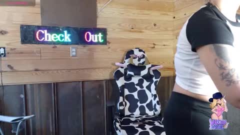 Snapshot of perfectly_imperfect_adventure chatting on 01/08/25, 02:46 Wrenn Divine online show from 01/08/25, 02:46