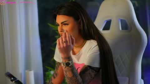 Snapshot of perfectt33n chatting on 12/16/24, 09:24 Dee online show from 12/16/24, 09:24