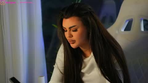 Snapshot of perfectt33n chatting on 12/17/24, 08:34 Dee online show from 12/17/24, 08:34