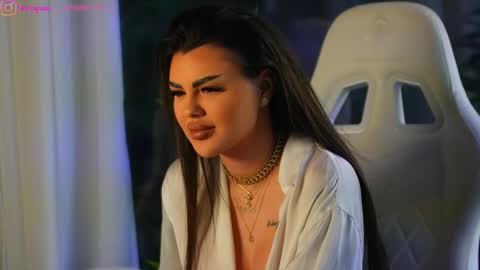 Snapshot of perfectt33n chatting on 12/18/24, 08:31 Dee online show from 12/18/24, 08:31