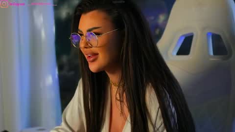 Snapshot of perfectt33n chatting on 12/18/24, 11:34 Dee online show from 12/18/24, 11:34