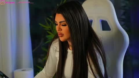 Snapshot of perfectt33n chatting on 12/19/24, 08:34 Dee online show from 12/19/24, 08:34