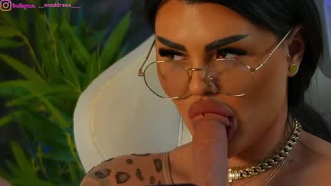 Snapshot of perfectt33n chatting on 12/20/24, 12:27 Dee online show from 12/20/24, 12:27