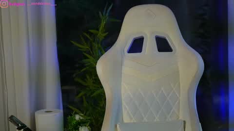 Snapshot of perfectt33n chatting on 12/21/24, 09:33 Dee online show from 12/21/24, 09:33