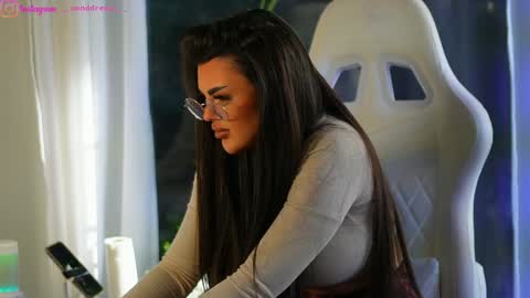 Snapshot of perfectt33n chatting on 01/06/25, 09:41 Dee online show from 01/06/25, 09:41