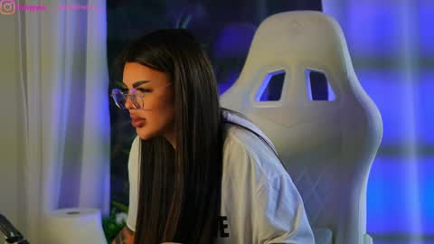 Snapshot of perfectt33n chatting on 01/20/25, 08:30 Dee online show from 01/20/25, 08:30