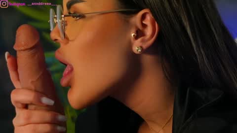 Snapshot of perfectt33n chatting on 01/21/25, 01:00 Dee online show from 01/21/25, 01:00