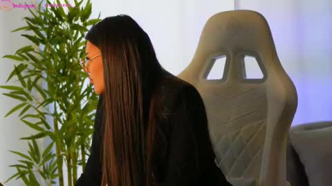 Snapshot of perfectt33n chatting on 02/13/25, 09:09 Dee online show from 02/13/25, 09:09