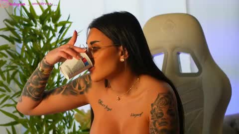 Snapshot of perfectt33n chatting on 02/14/25, 10:07 Dee online show from 02/14/25, 10:07