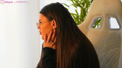 Snapshot of perfectt33n chatting on 02/19/25, 09:50 Dee online show from 02/19/25, 09:50