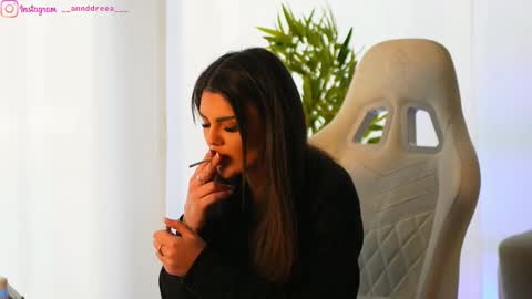 Snapshot of perfectt33n chatting on 02/20/25, 09:33 Dee online show from 02/20/25, 09:33