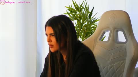 Snapshot of perfectt33n chatting on 02/21/25, 09:24 Dee online show from 02/21/25, 09:24