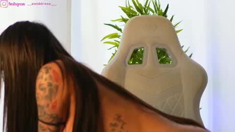 Snapshot of perfectt33n chatting on 02/22/25, 09:34 Dee online show from 02/22/25, 09:34