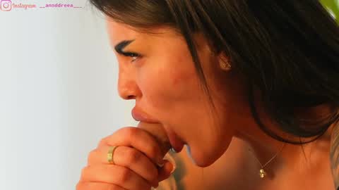 Snapshot of perfectt33n chatting on 02/26/25, 01:19 Dee online show from 02/26/25, 01:19