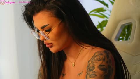 Snapshot of perfectt33n chatting on 03/08/25, 01:25 Dee online show from 03/08/25, 01:25