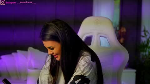 Snapshot of perfectt33n chatting on 09/11/25, 02:17 Dee online show from 09/11/25, 02:17