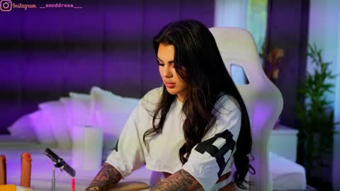 Snapshot of perfectt33n chatting on 09/13/25, 12:49 Dee online show from 09/13/25, 12:49