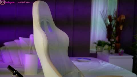 Snapshot of perfectt33n chatting on 09/17/25, 02:08 Dee online show from 09/17/25, 02:08