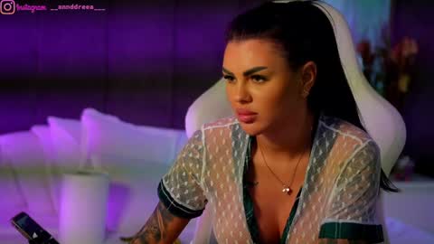 Snapshot of perfectt33n chatting on 09/24/25, 02:53 Dee online show from 09/24/25, 02:53