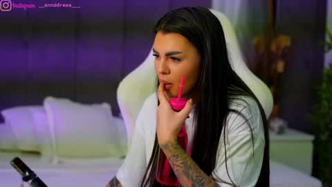 Snapshot of perfectt33n chatting on 10/06/25, 03:31 Dee online show from 10/06/25, 03:31